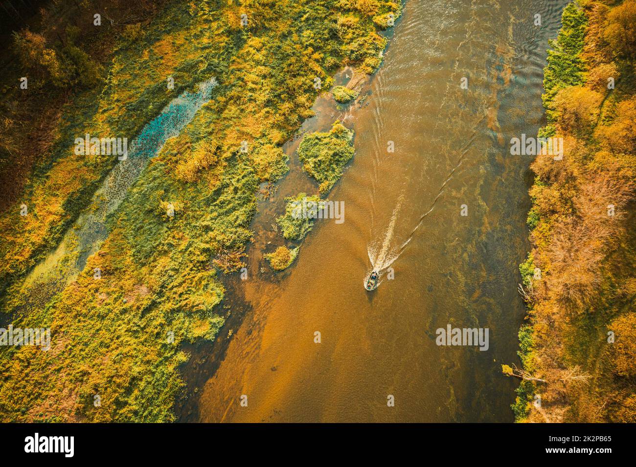 Birds eye view motorboat hi-res stock photography and images - Alamy