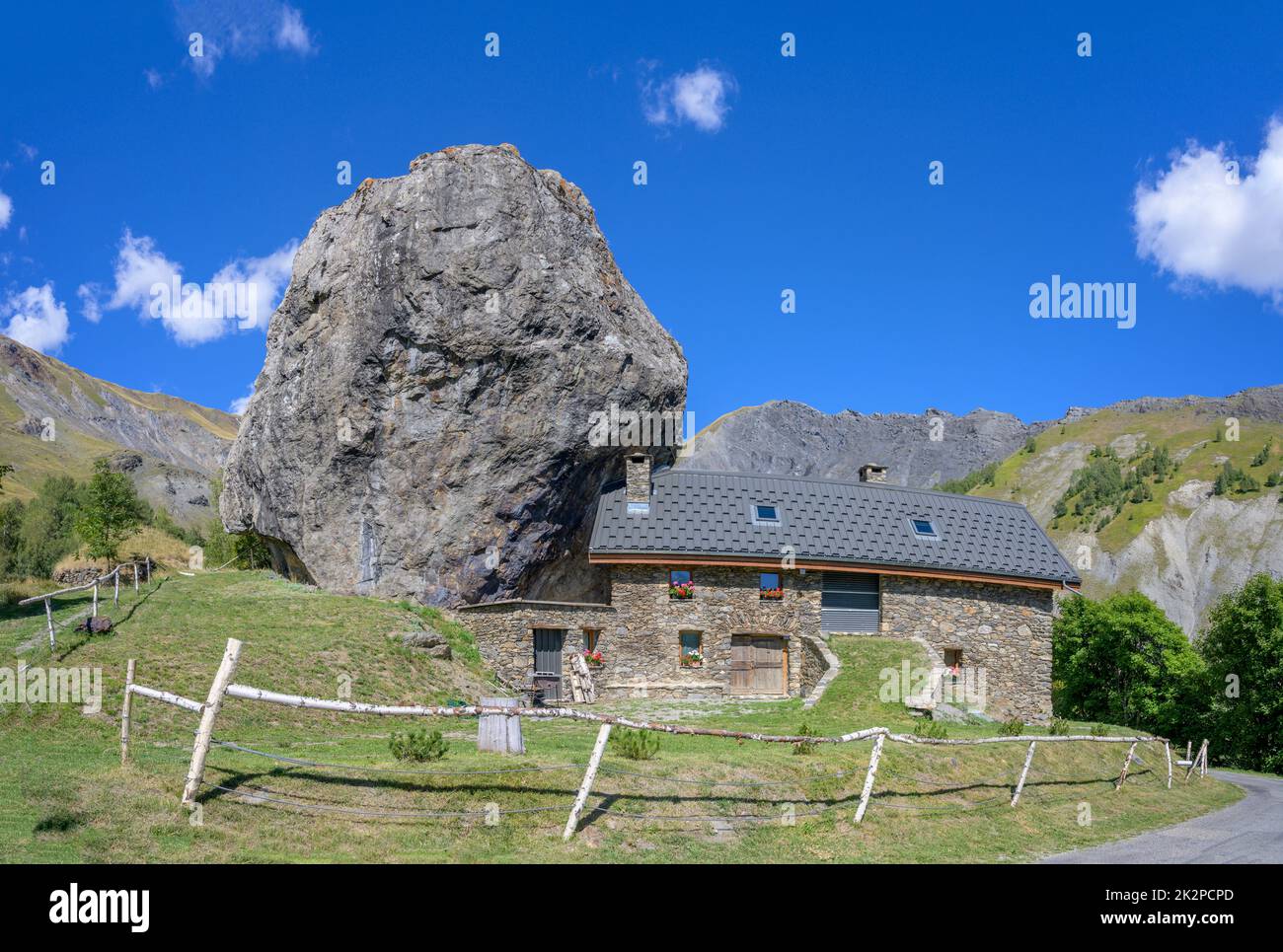 An unusual house location in the Ferrand Valley on the Col de la Sarenne, Stock Photo