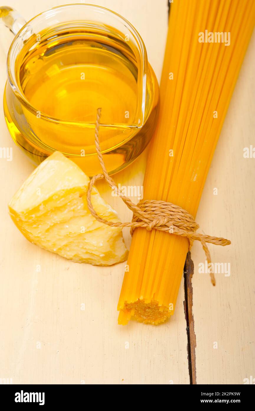 Italian Pasta Basic Food Ingredients Stock Photo Alamy italian-pasta-basic-food-ingredients-stock-photo-alamy