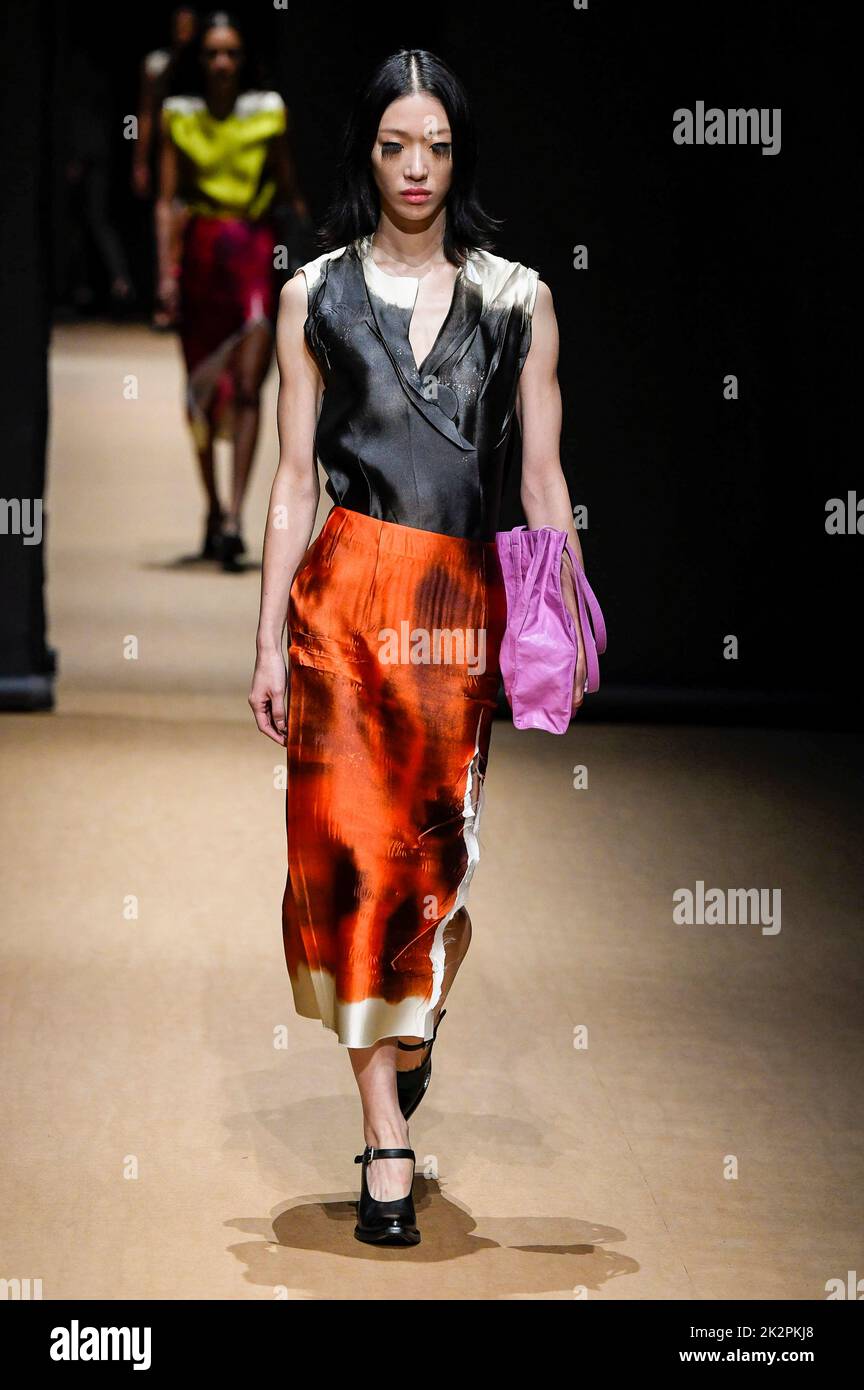 Sora Choi Walks the Runway at the Versace Show during Milan Fashion Week  Spring/Summer 2018 Editorial Stock Image - Image of beautiful, glamour:  133066359