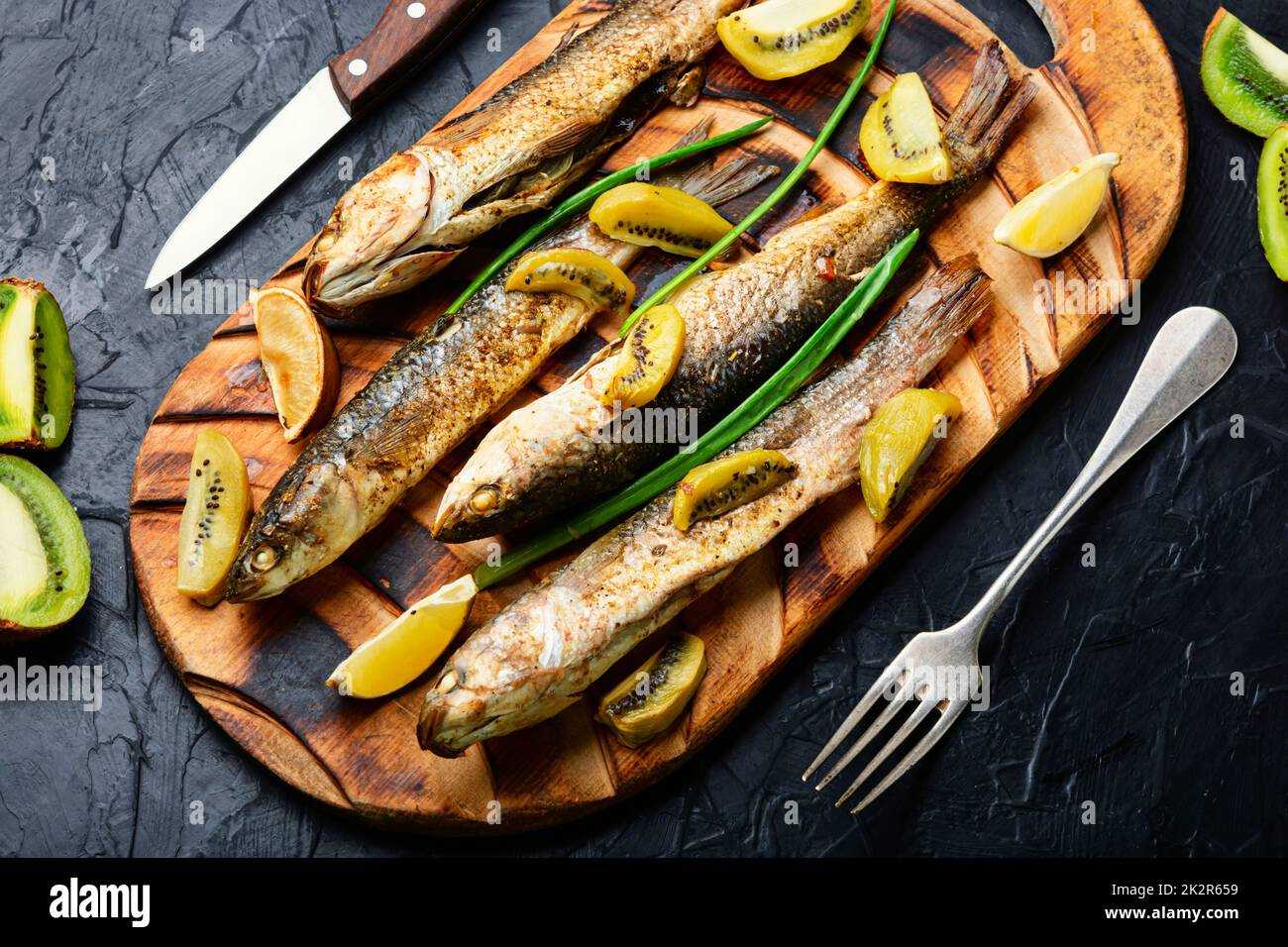 Pelengas fried with lime and kiwi Stock Photo - Alamy