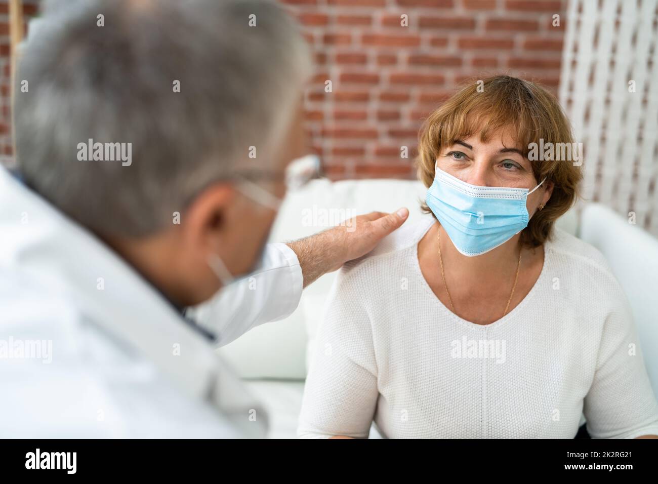 Sick elderly patient talking hi-res stock photography and images - Alamy