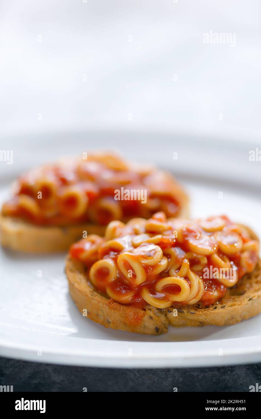 english aussie pasta hoops in tomato sauce toast Stock Photo Alamy
