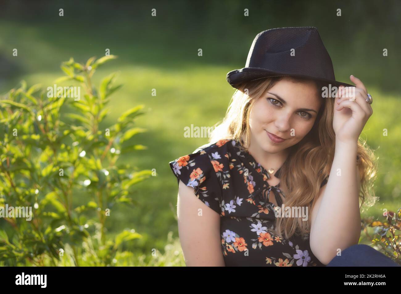 Portrait of young woman in black straw hat Stock Photo - Alamy
