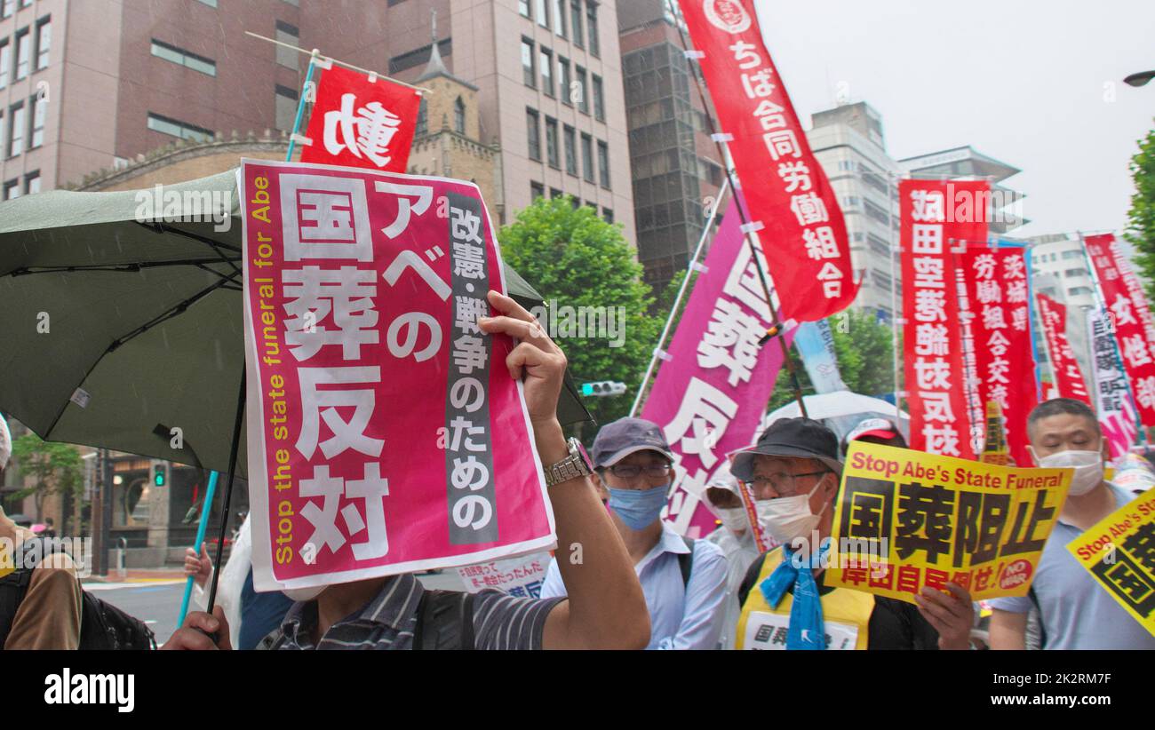 Tokyo, Japan. 23rd Sep, 2022. About 600 left wing activists march while shouting slogans during a protest rally for state funeral of late former Japan's Prime Minister Shinzo Abe in Tokyo, Japan on Friday, September 23, 2022. Photo by Keizo Mori/UPI Credit: UPI/Alamy Live News Stock Photo