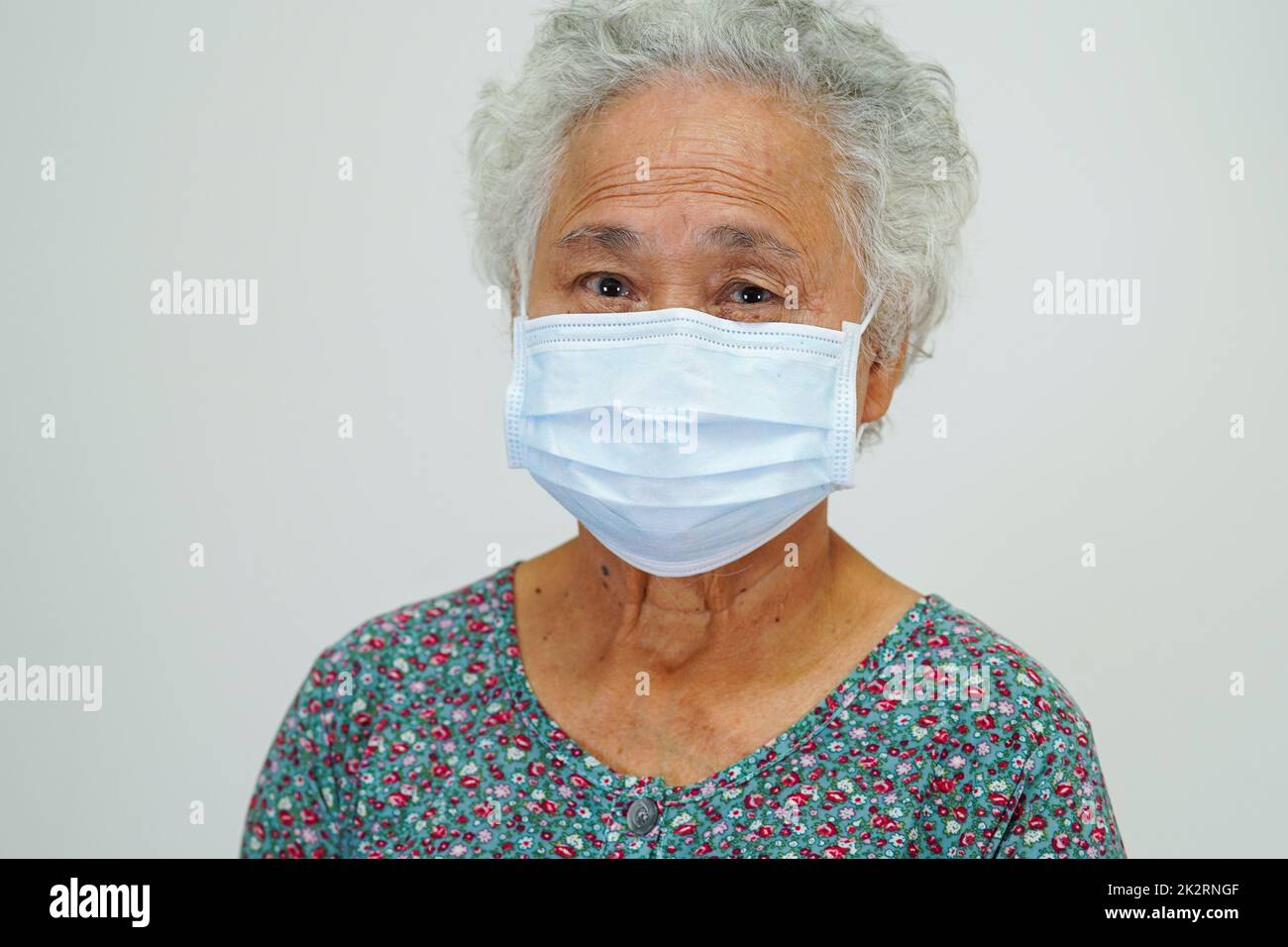 Elderly asian doctor wearing hi-res stock photography and images - Alamy