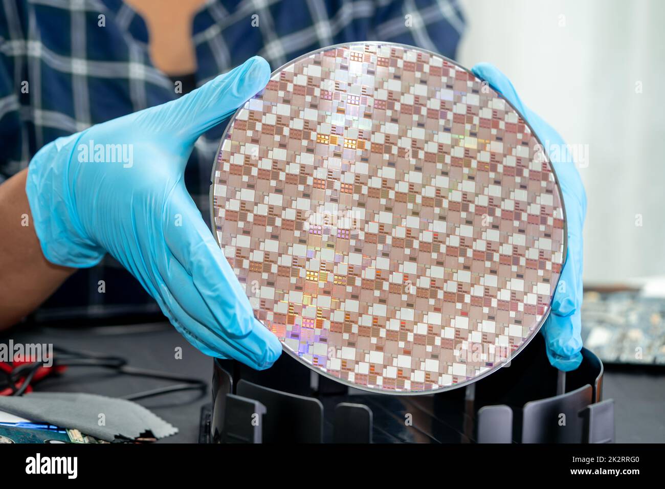 Silicon wafer for manufacturing semiconductor of integrated circuit