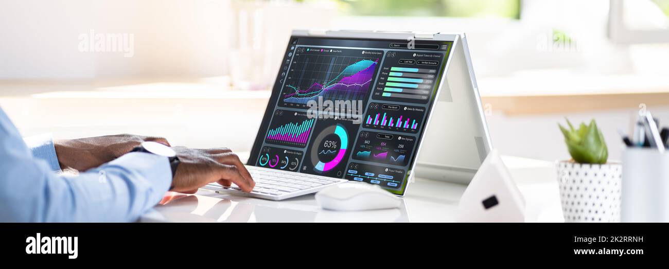 Graph on computer hi-res stock photography and images - Alamy