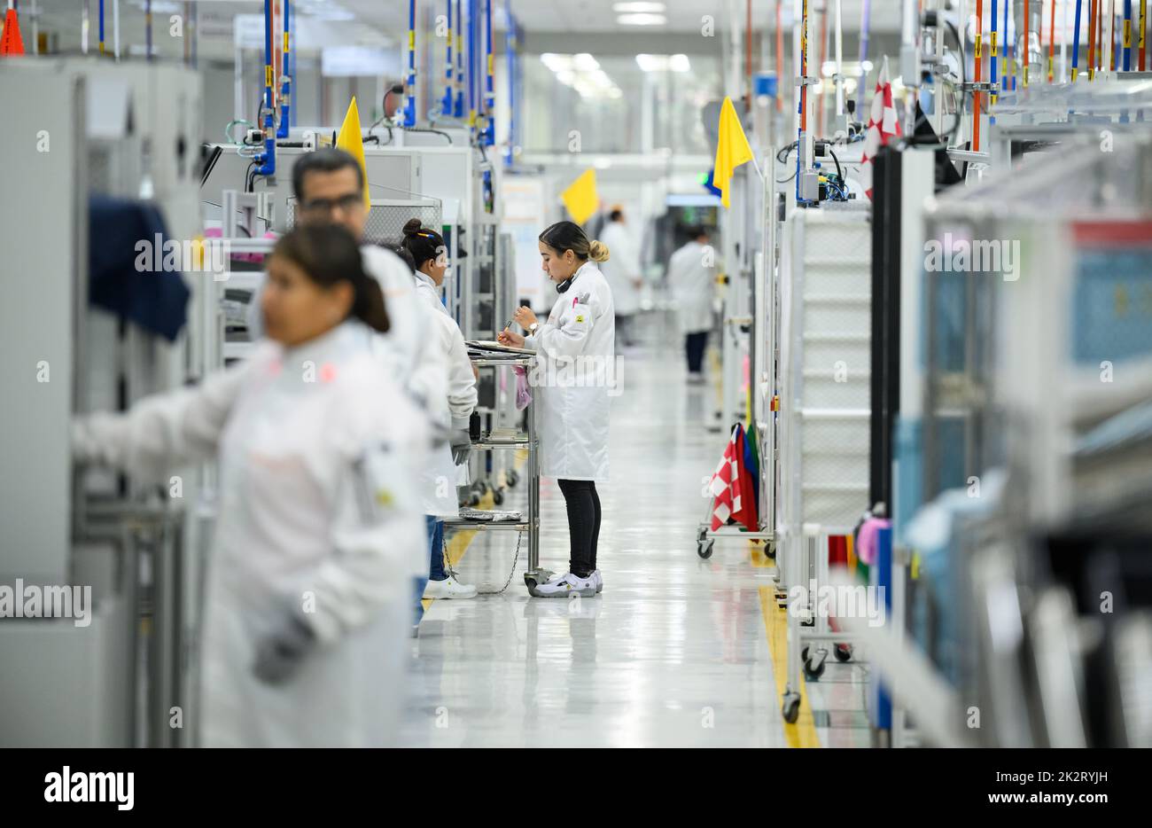 Guadalajara, Mexico. 21st Sep, 2022. Employees work in the production halls at the plant of the German automotive parts manufacturer Continental in Guadalajara. At the plant, Continental produces, among other things, driver information systems, sensors, control units, electronic modules such as chips and small electric motors for the automotive and commercial vehicle industry. Mexico is one of the world's most important production locations for the automotive and supplier industry. Credit: Bernd von Jutrczenka/dpa/Alamy Live News Stock Photo