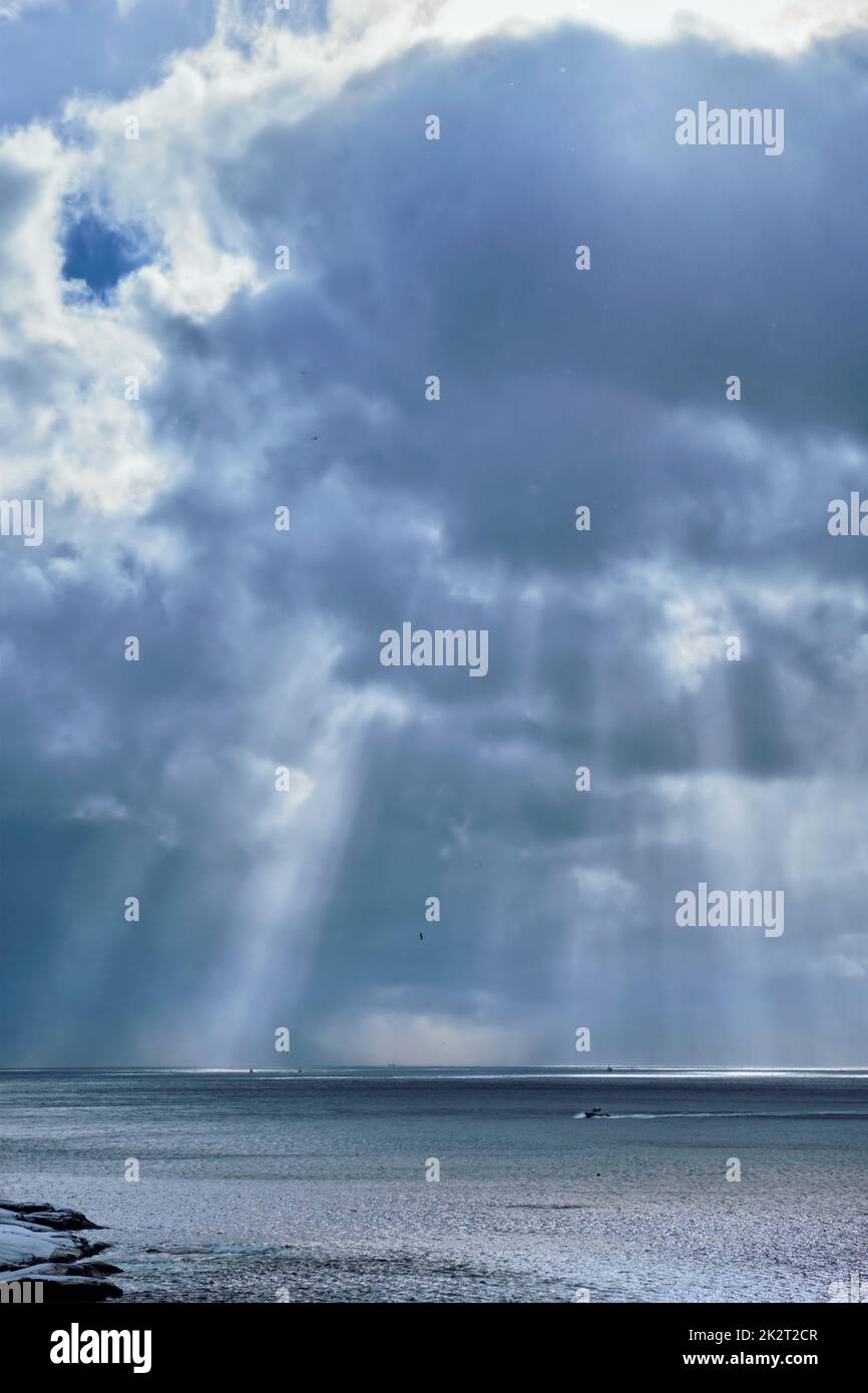 Summer Rays Winter Rays Norwegian sea in winter with sun rays Stock Photo - Alamy