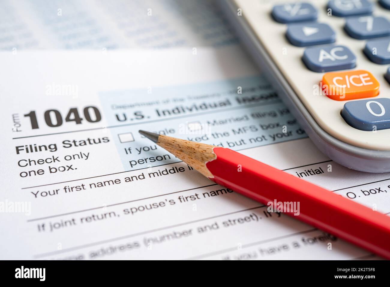 Income tax return form computer hi-res stock photography and images - Page  2 - Alamy