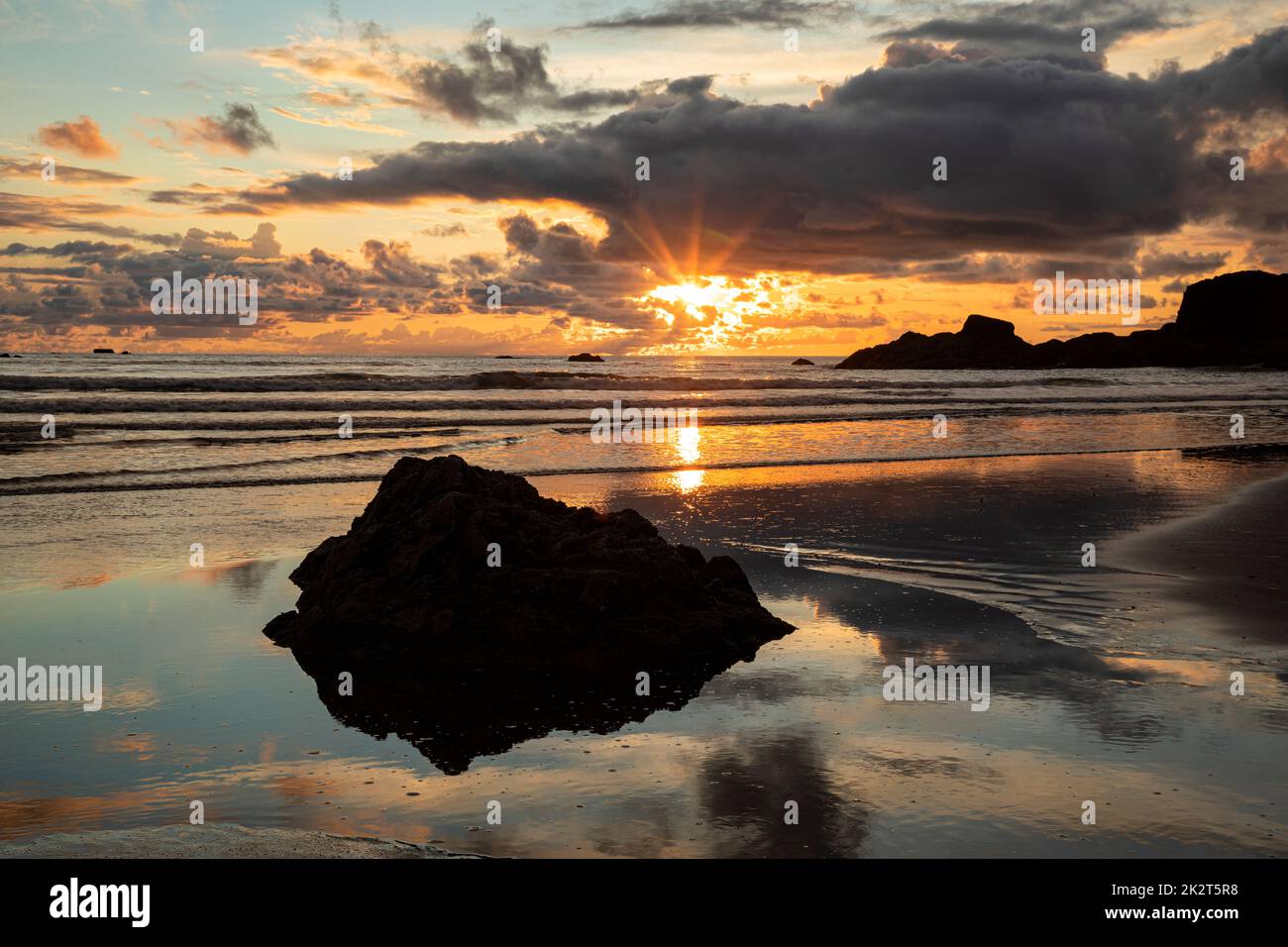 WA22050-00...WASHINGTON - The Pacific Ocean at sunset from Ruby Beach in Olympic National Park. Stock Photo