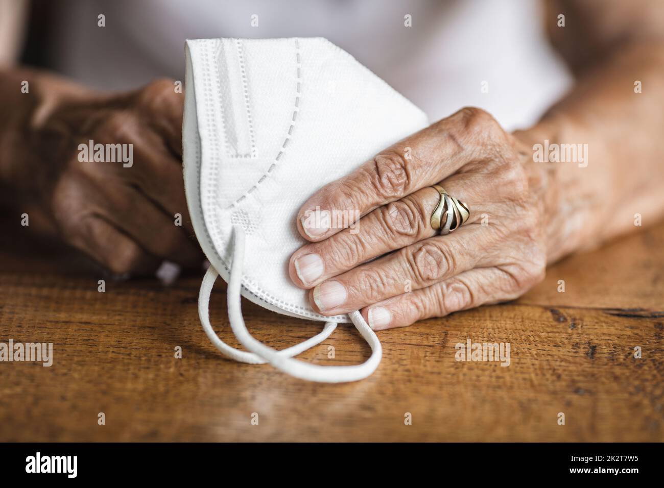 Elderly woman with mask hi-res stock photography and images - Alamy