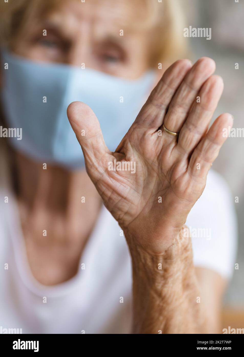Elderly woman with mask hi-res stock photography and images - Alamy