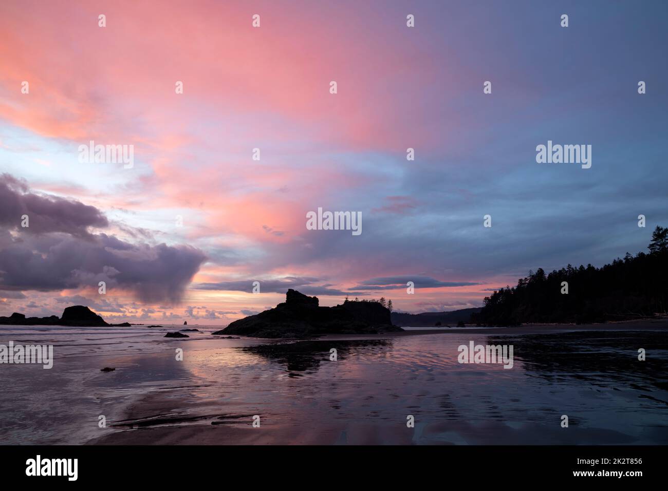 WA22056-00...WASINGTON - Dusk at Ruby Beach on the Pacific Coast in Olympic National Park. Stock Photo