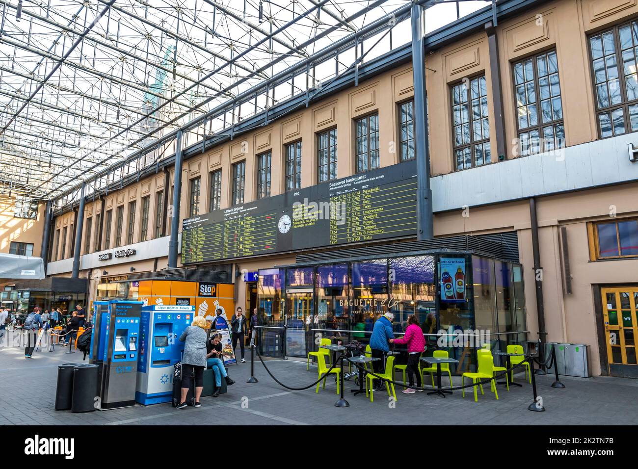 Helsinki, Finland - September 3, 2019: Main hall and online arrival and departure board of Helsinki Central Station (Finnish: Helsingin paarautatiease Stock Photo
