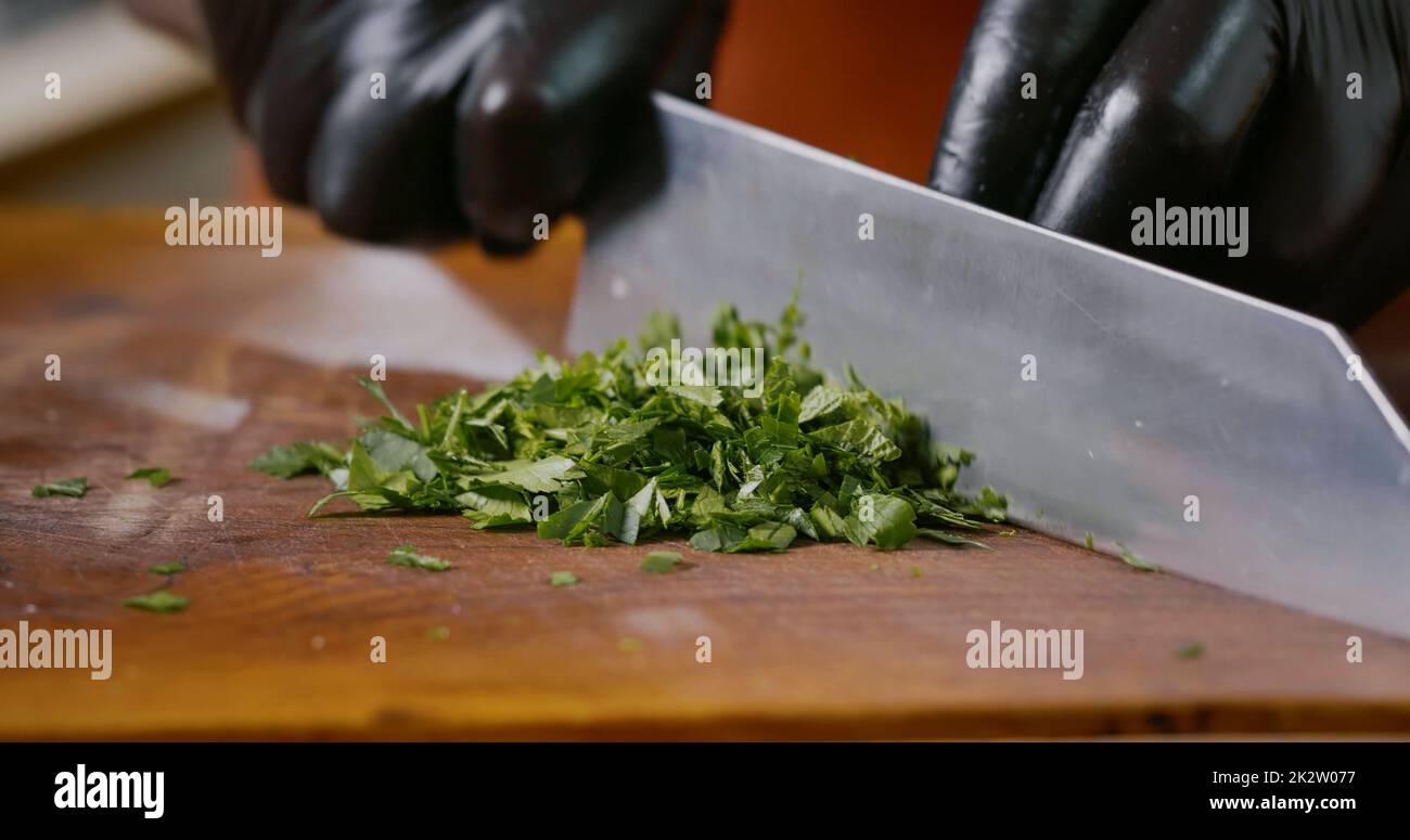 https://c8.alamy.com/comp/2K2W077/close-up-parsley-chopping-on-a-wood-chipper-2K2W077.jpg