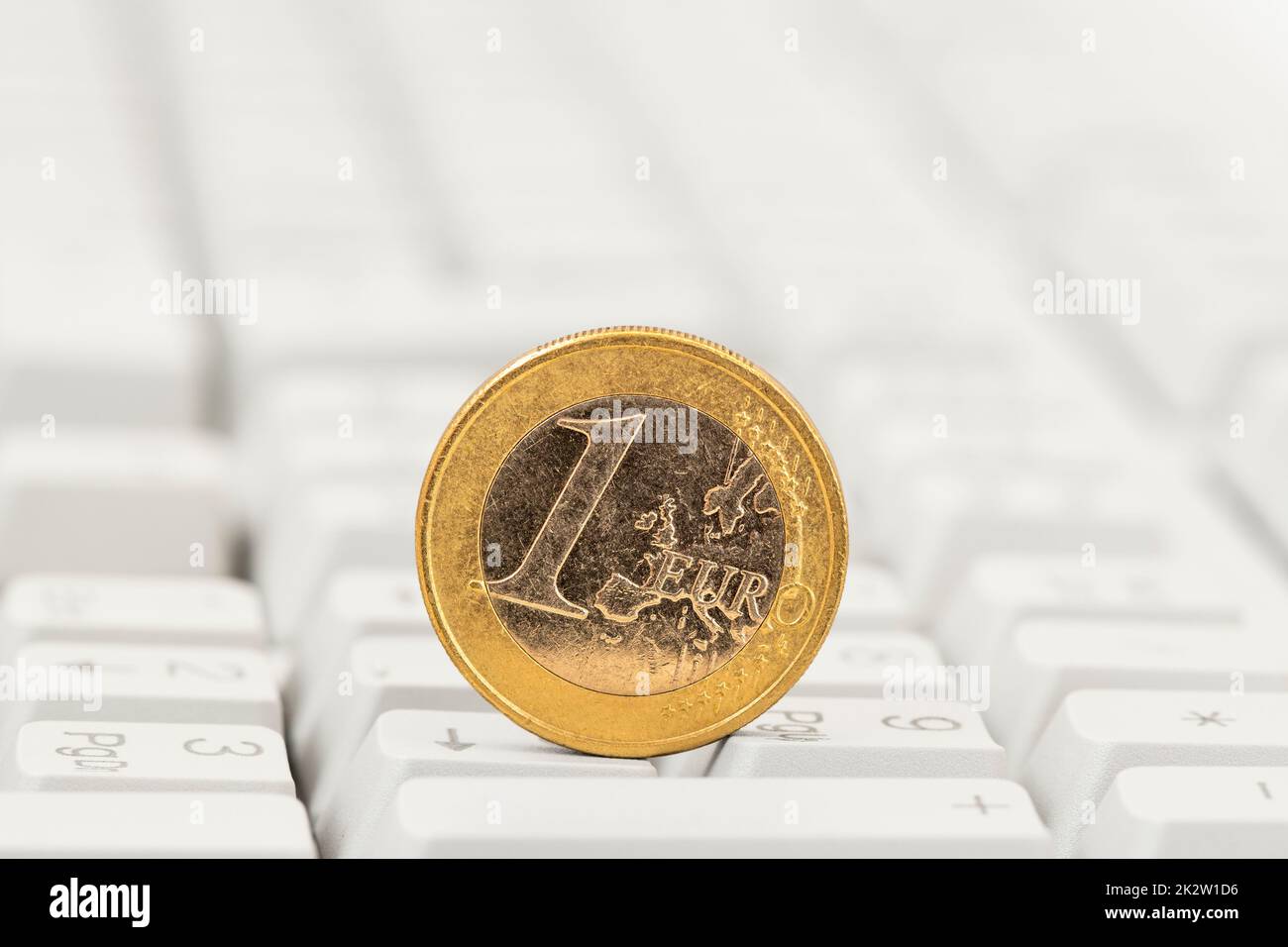 One euro shop hi-res stock photography and images - Alamy
