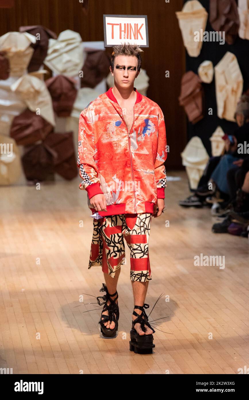 Male model catwalk hi-res stock photography and images - Alamy