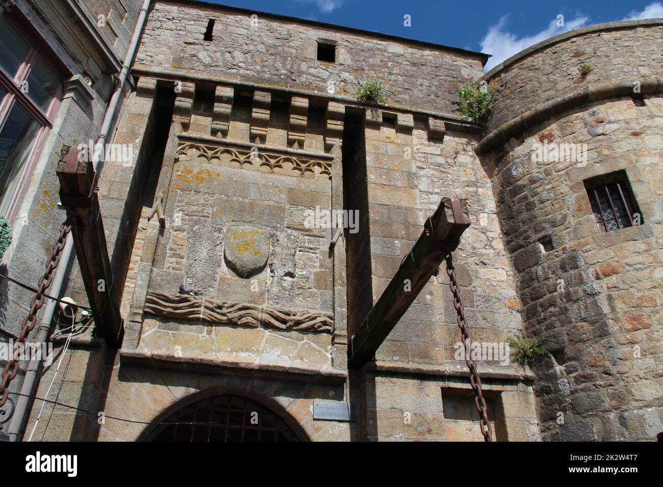 king gate at le montsaintmichel in normandy (france Stock Photo Alamy