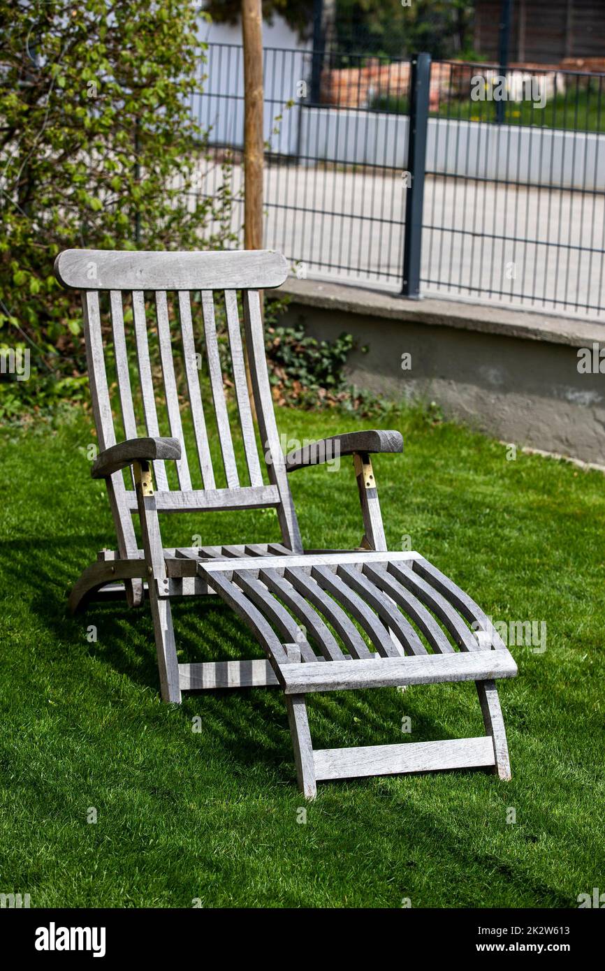 Teak lounge chair hires stock photography and images Alamy