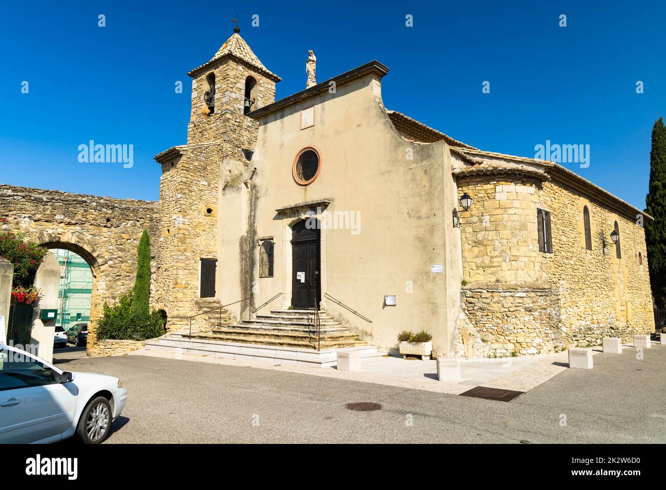 Church and old town in Vacqueyras, departement Vaucluse, Provence, France Stock Photo