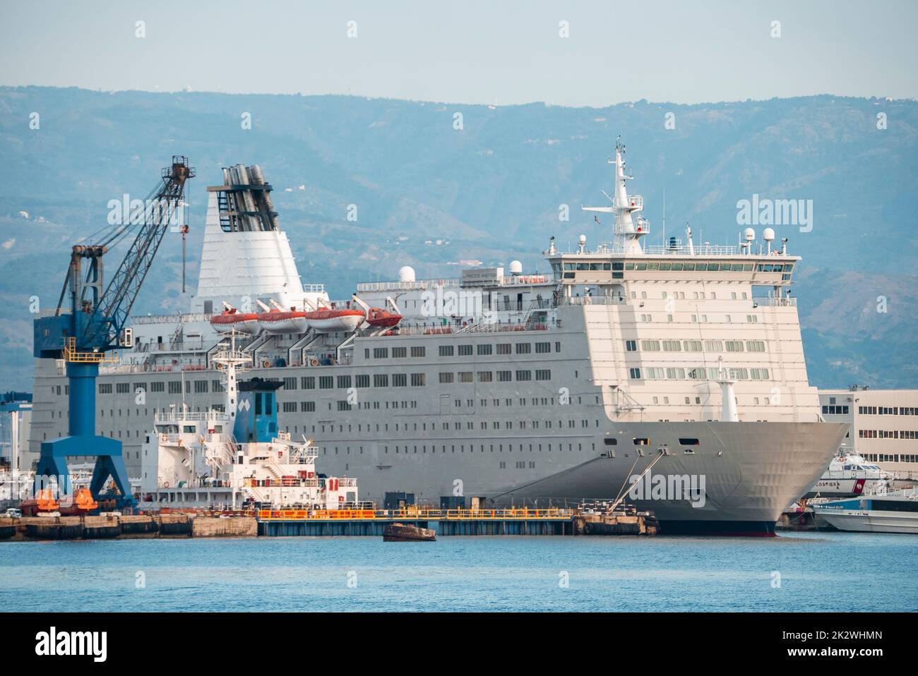 Waterfront messina hi-res stock photography and images - Alamy
