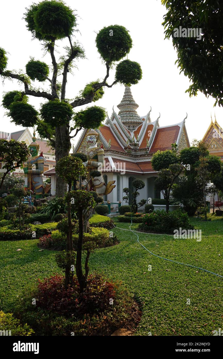 A temple building in Bangkok, Thailand Stock Photo - Alamy