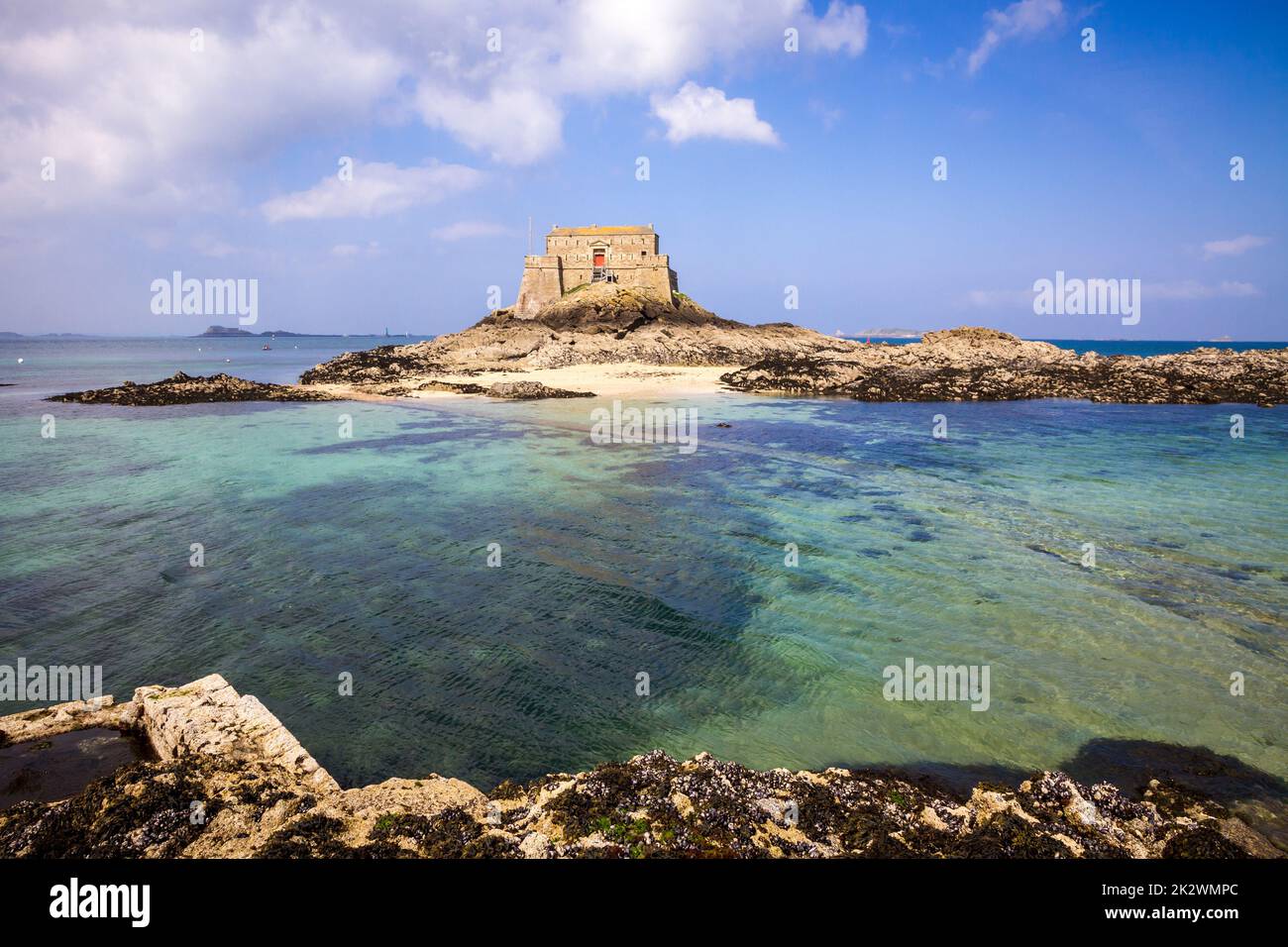 Fortified castel, Fort du Petit Be, beach and sea, Saint-Malo city, Brittany, France Stock Photo