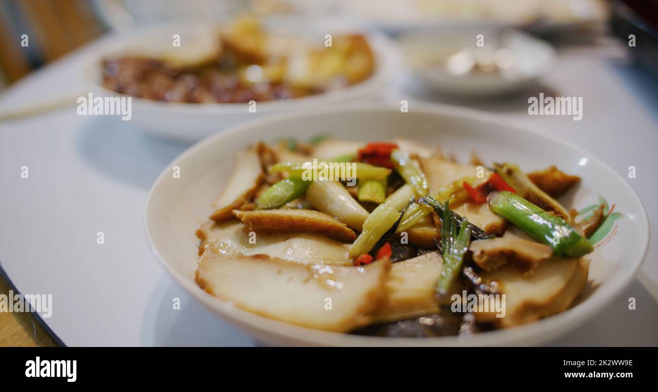 Chinese style dishes at home, abalone with green onion Stock Photo Alamy