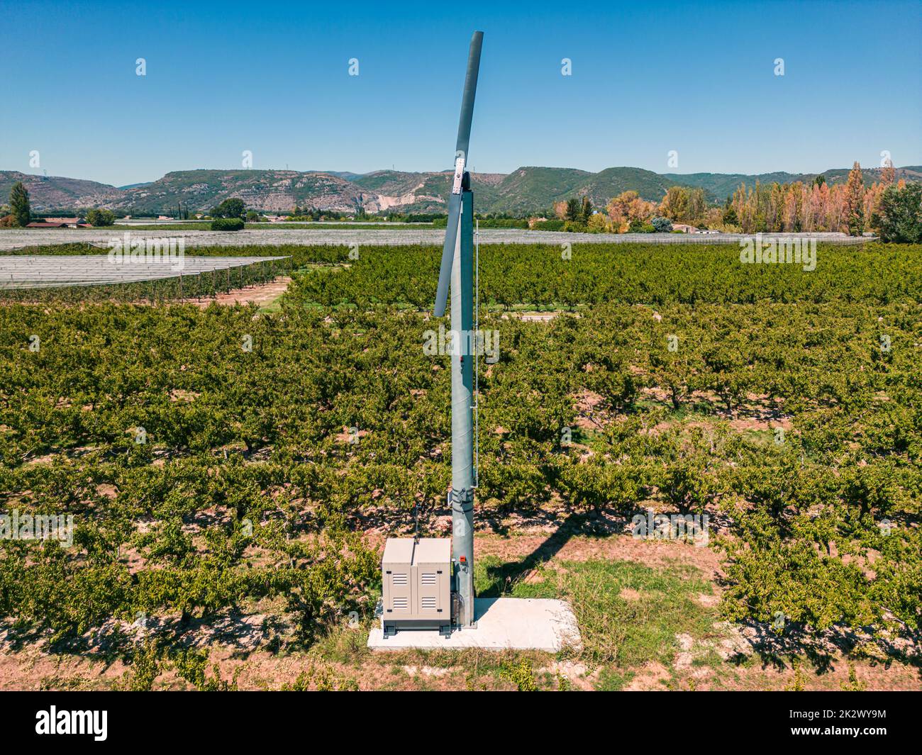 Wind machine Solid fuelpowered antifreeze system using air mixing