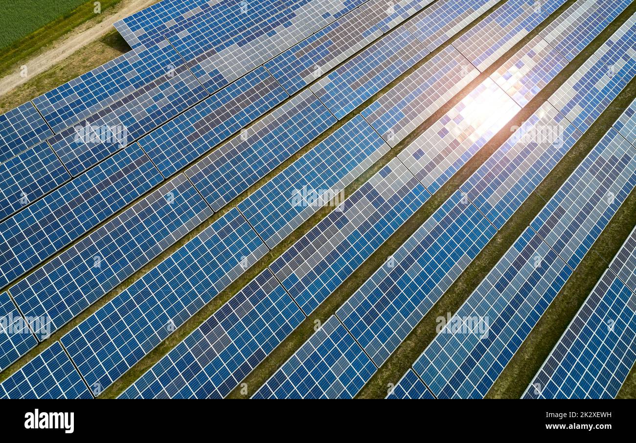 Solar panel field hi-res stock photography and images - Alamy