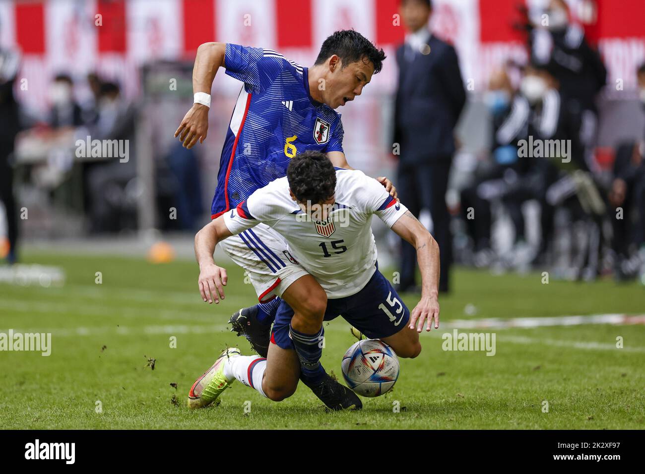 DUSSELDORF (lr) Wataru Endo of Japan, Johnny Cardoso of United States