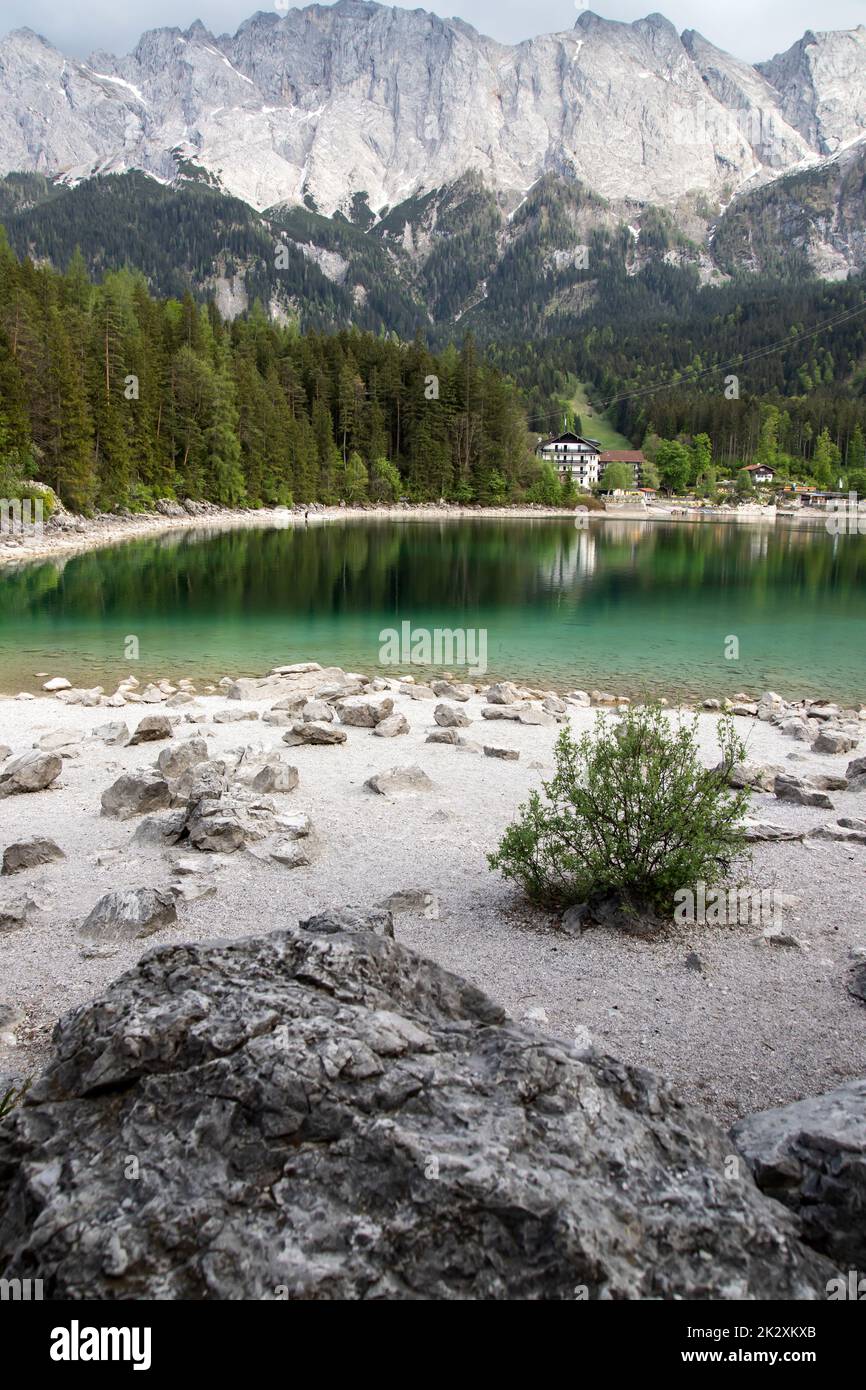 View on the beautiful Zugspitze mountain and the Eibsee in Bavaria ...