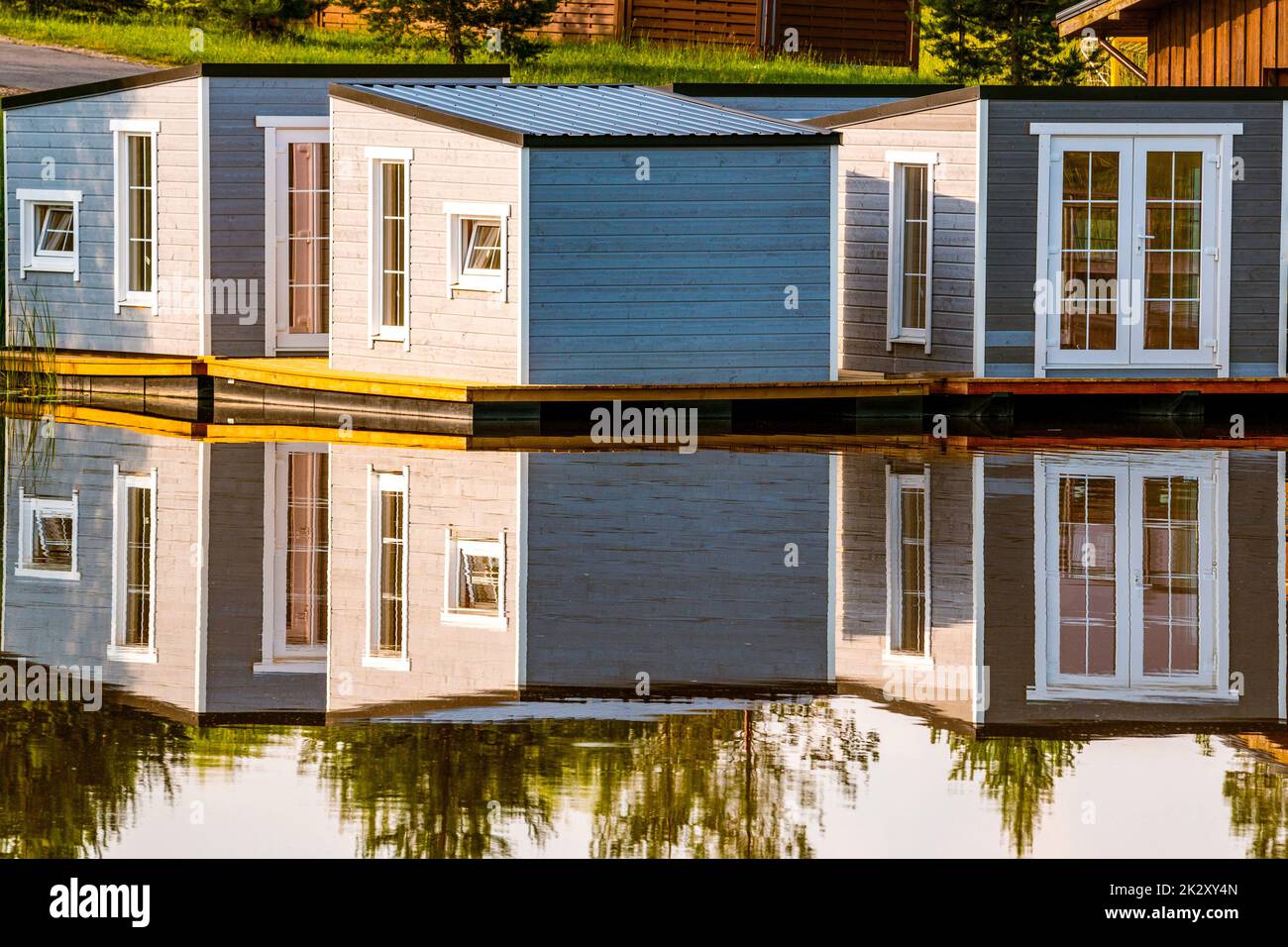 Floating cabins with nice reflection on the lake water  in a sunny day Stock Photo