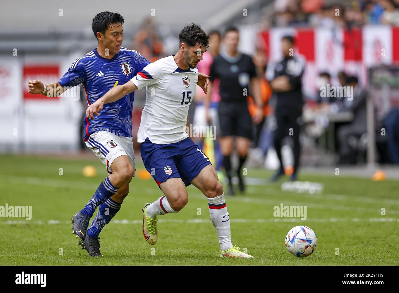 DUSSELDORF (lr) Wataru Endo of Japan, Johnny Cardoso of United States