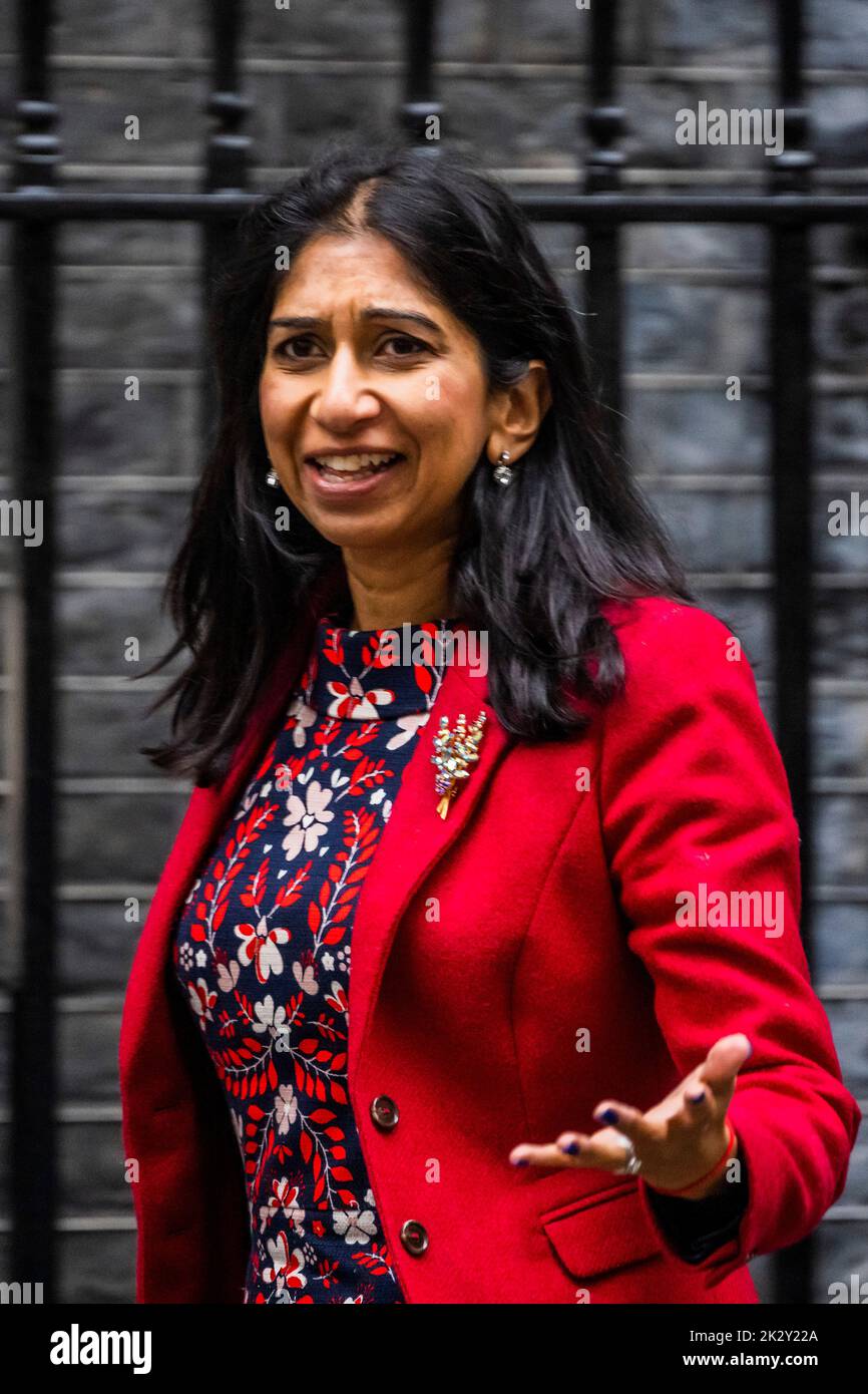 London, UK. 23rd Sep, 2022. Suella Braverman, Home Secretary - Arriving for the Cabinet meeting before The Chancellor leaves Downing Street to make a statement on the government's plans for growth. Credit: Guy Bell/Alamy Live News Stock Photo