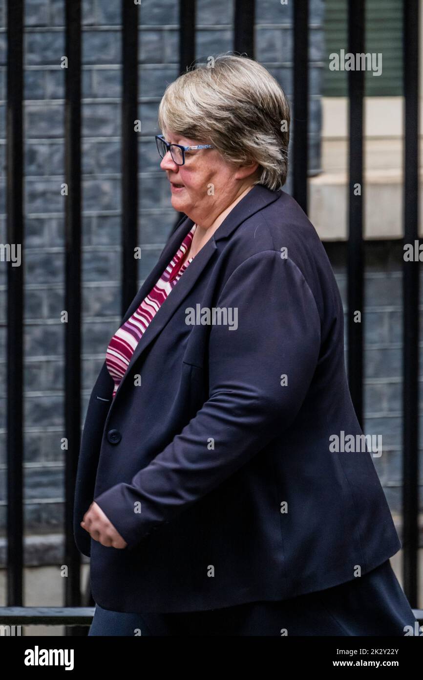 London, UK. 23rd Sep, 2022. Dr Thérèse Coffey, Deputy Prime Minister, and Secretary of State for Health and Social Care - Arriving for the Cabinet meeting before The Chancellor leaves Downing Street to make a statement on the government's plans for growth. Credit: Guy Bell/Alamy Live News Stock Photo
