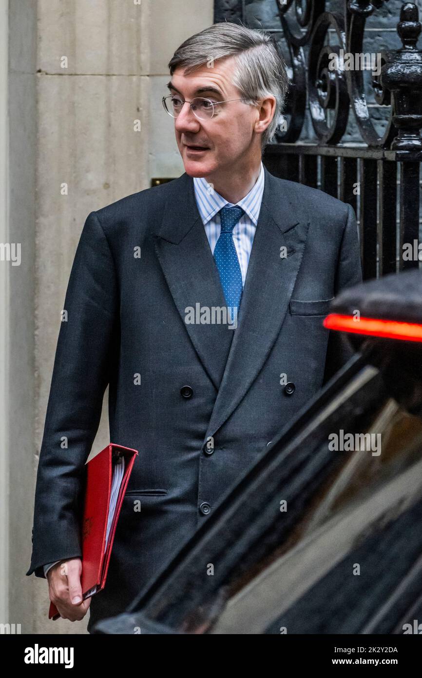 London, UK. 23rd Sep, 2022. Jacob Rees-Mogg, Secretary of State for Business, Energy and Industrial Strategy - Leaving after the Cabinet meeting before The Chancellor leaves Downing Street to make a statement on the government's plans for growth. Credit: Guy Bell/Alamy Live News Stock Photo