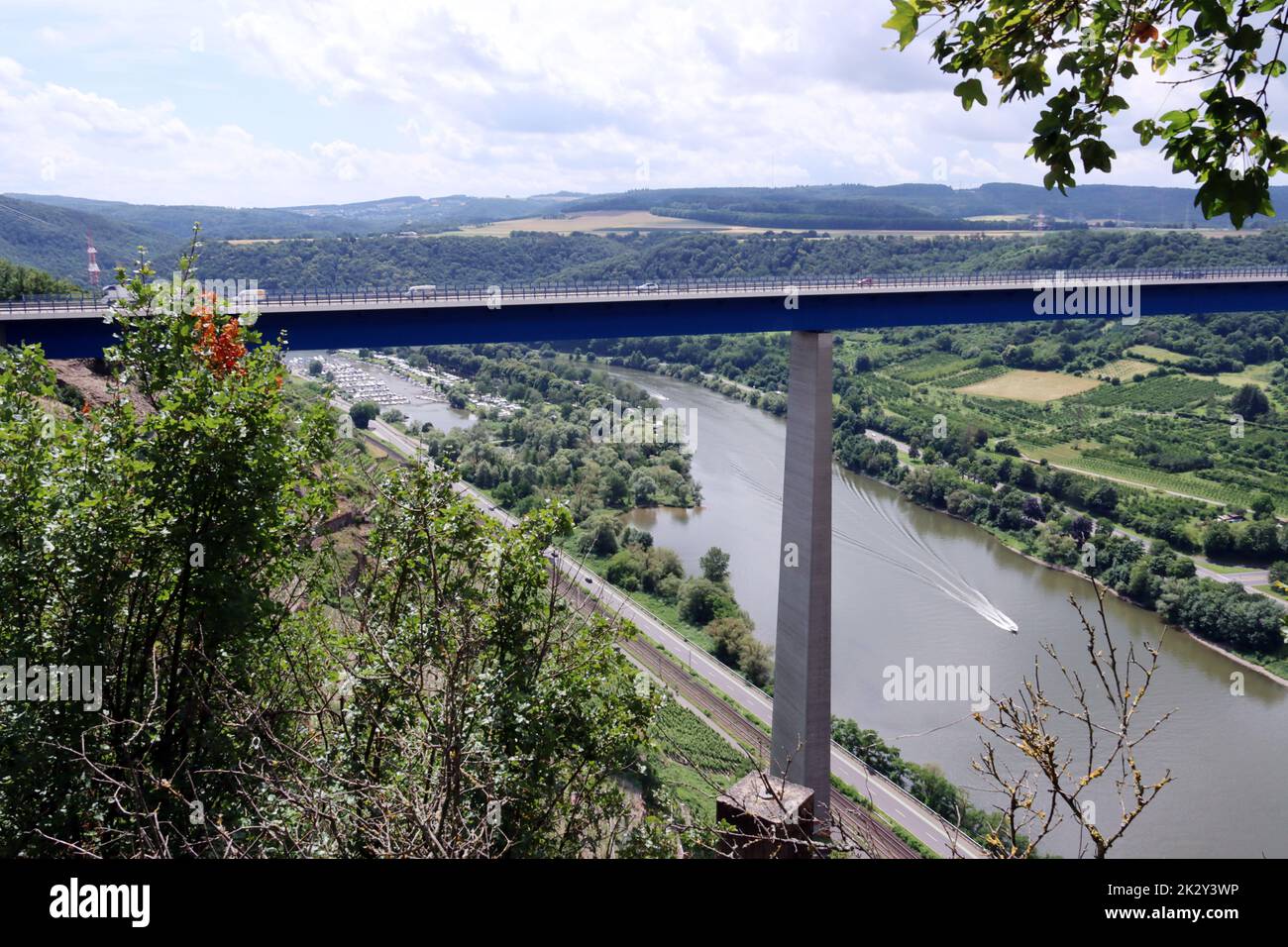 Blick vom Aussichtspunkt Blumsley an der Moseltalbrücke  auf die Mosel, Rheinland-Pfalz, Deutschland, Dieblich Stock Photo