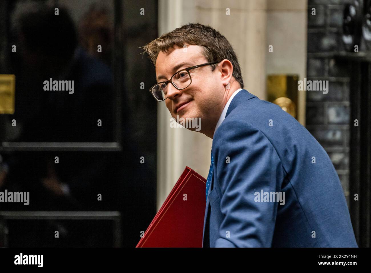 London, UK. 23rd Sep, 2022. Simon Clarke, Secretary of State for Levelling Up, Housing and Communities - Arriving for the Cabinet meeting before The Chancellor leaves Downing Street to make a statement on the government's plans for growth. Credit: Guy Bell/Alamy Live News Stock Photo