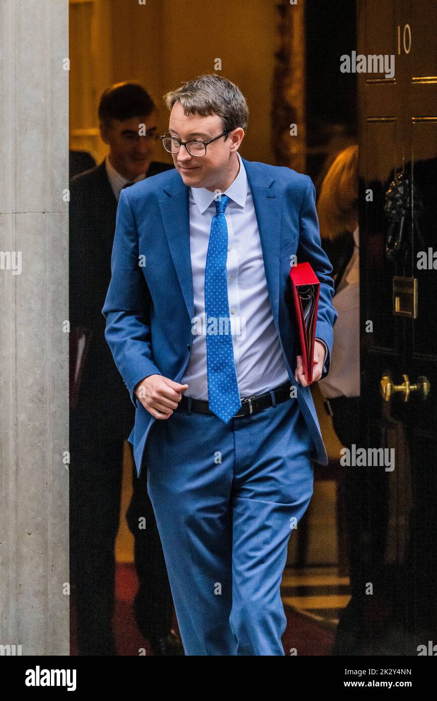 London, UK. 23rd Sep, 2022. Simon Clarke, Secretary of State for Levelling Up, Housing and Communities - Leaving after the Cabinet meeting before The Chancellor leaves Downing Street to make a statement on the government's plans for growth. Credit: Guy Bell/Alamy Live News Stock Photo