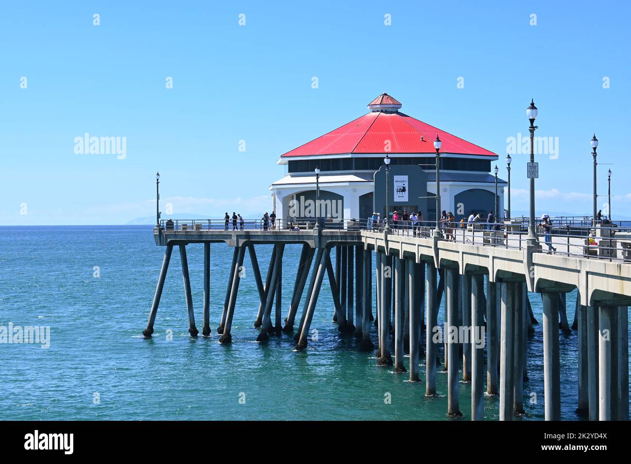 HUNTINGTON BEACH, CALIFORNIA, 19 SEPT 2022: Bud and Genes Restaurant in the old Rubys building at the end of the pier. Stock Photo