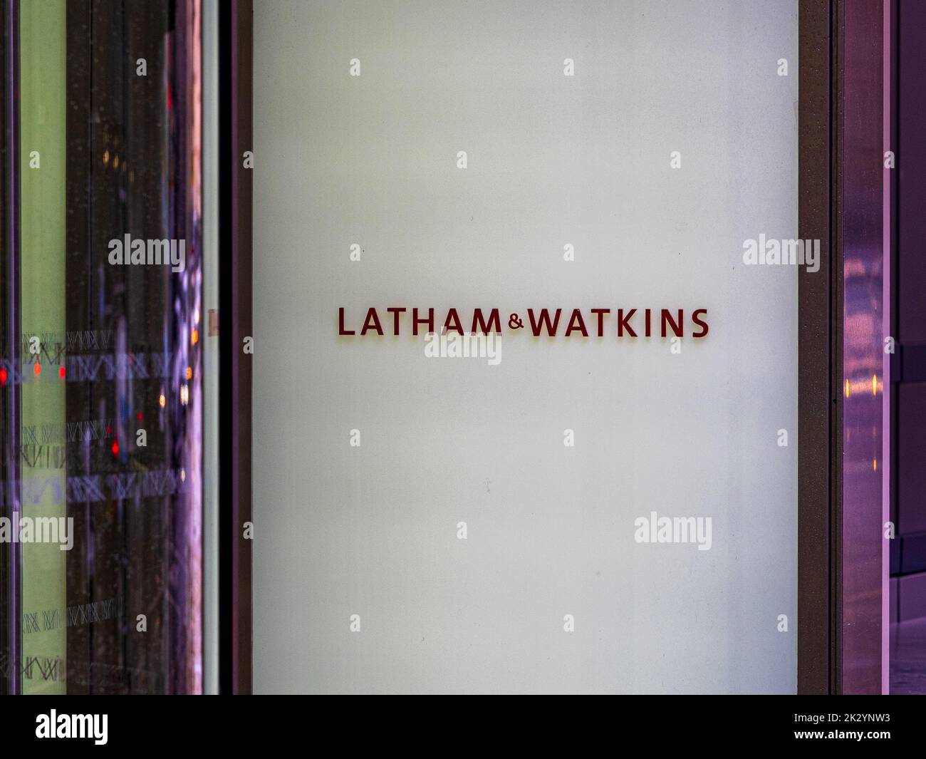 Latham & Watkins LLP London - Entrance to the Latham and Watkins Law Firm in the City of London Financial District. Stock Photo