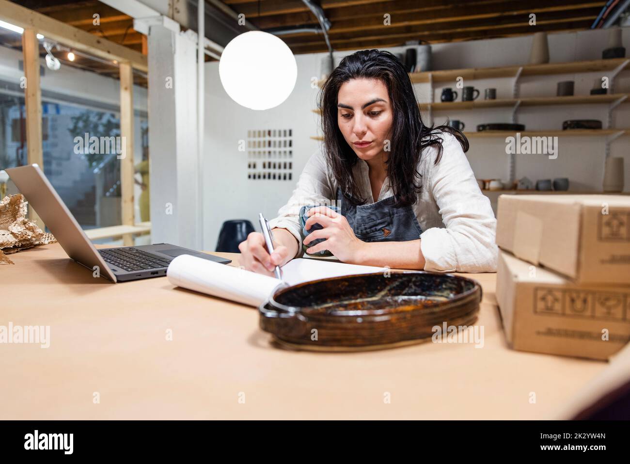 Owner of ceramics business startup designing pottery Stock Photo Alamy