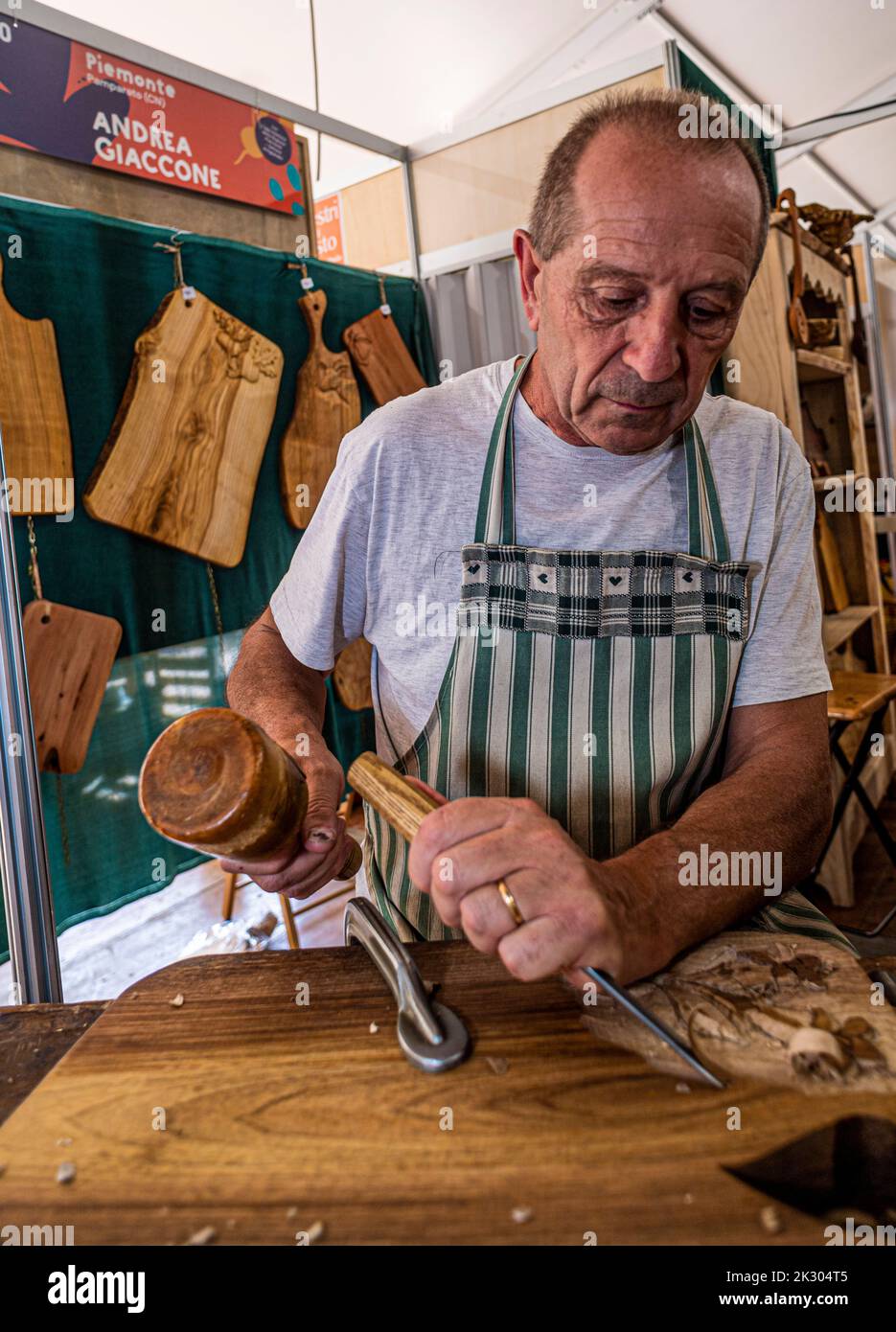 Italy. 23rd Sep, 2022. Italy Turin Parco Dora  'Terra Madre - Salone del Gusto 2022' - Piedmont Pamparato carver. woodcarver, craftsman Credit: Realy Easy Star/Alamy Live News Stock Photo