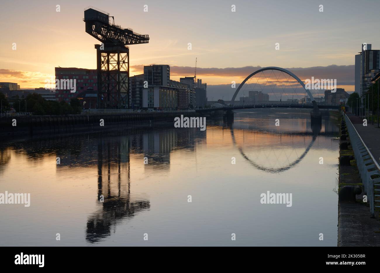 Clydeport Crane at Finnieston next to the Clyde Arc bridge Stock Photo