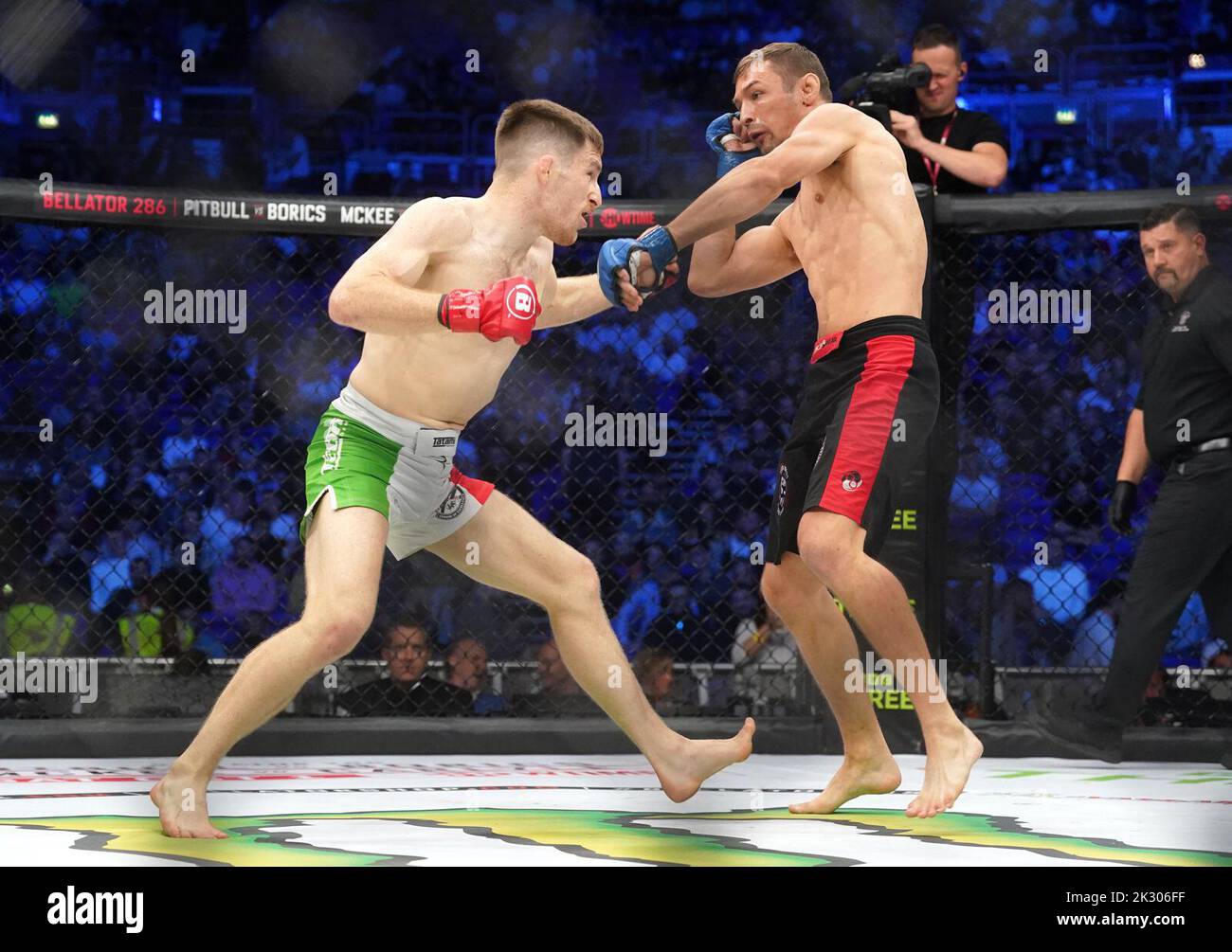 Brett Johns (left) and Jordan Winski in action during their Bantamweight bout during Bellator 385 at the 3 Arena, Dublin. Picture date: Friday September 23, 2022. Stock Photo