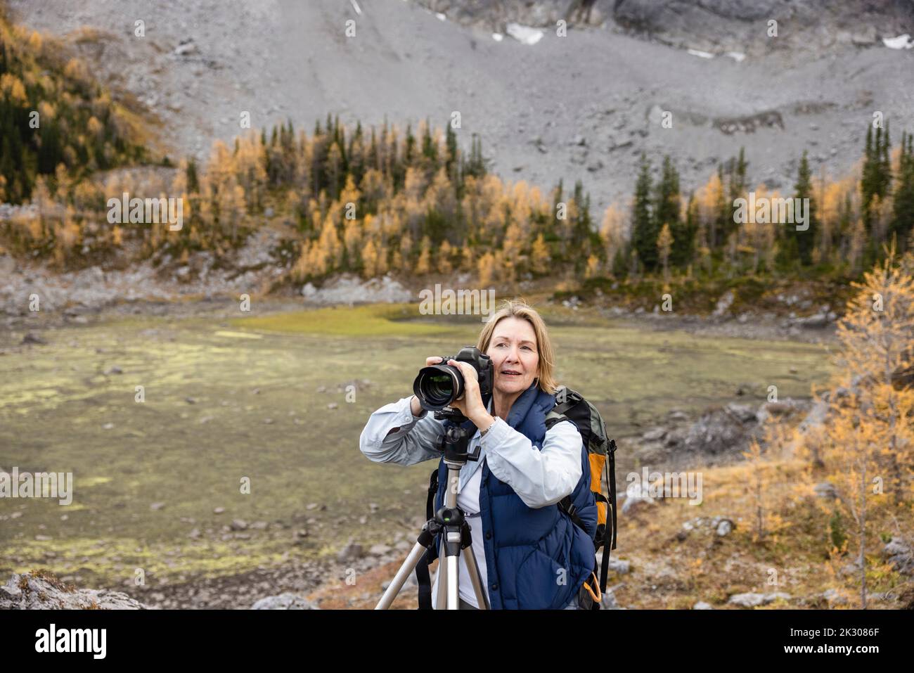 Female photographer camera hi-res stock photography and images - Alamy