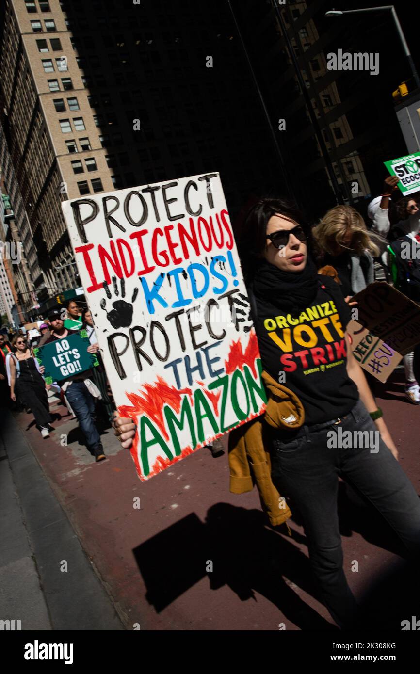 New York City, USA. 23rd Sep, 2022. Hundreds of youth climate protesters marched from Foley Square to Battery Park in New York City, New York on September 23, 2022 with Fridays for the Future International Climate Strike (Photo by Karla Coté/Sipa USA) Credit: Sipa USA/Alamy Live News Stock Photo
